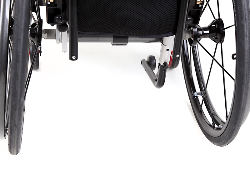 Sécurité en fauteuil roulant avec les roulettes anti-bascule